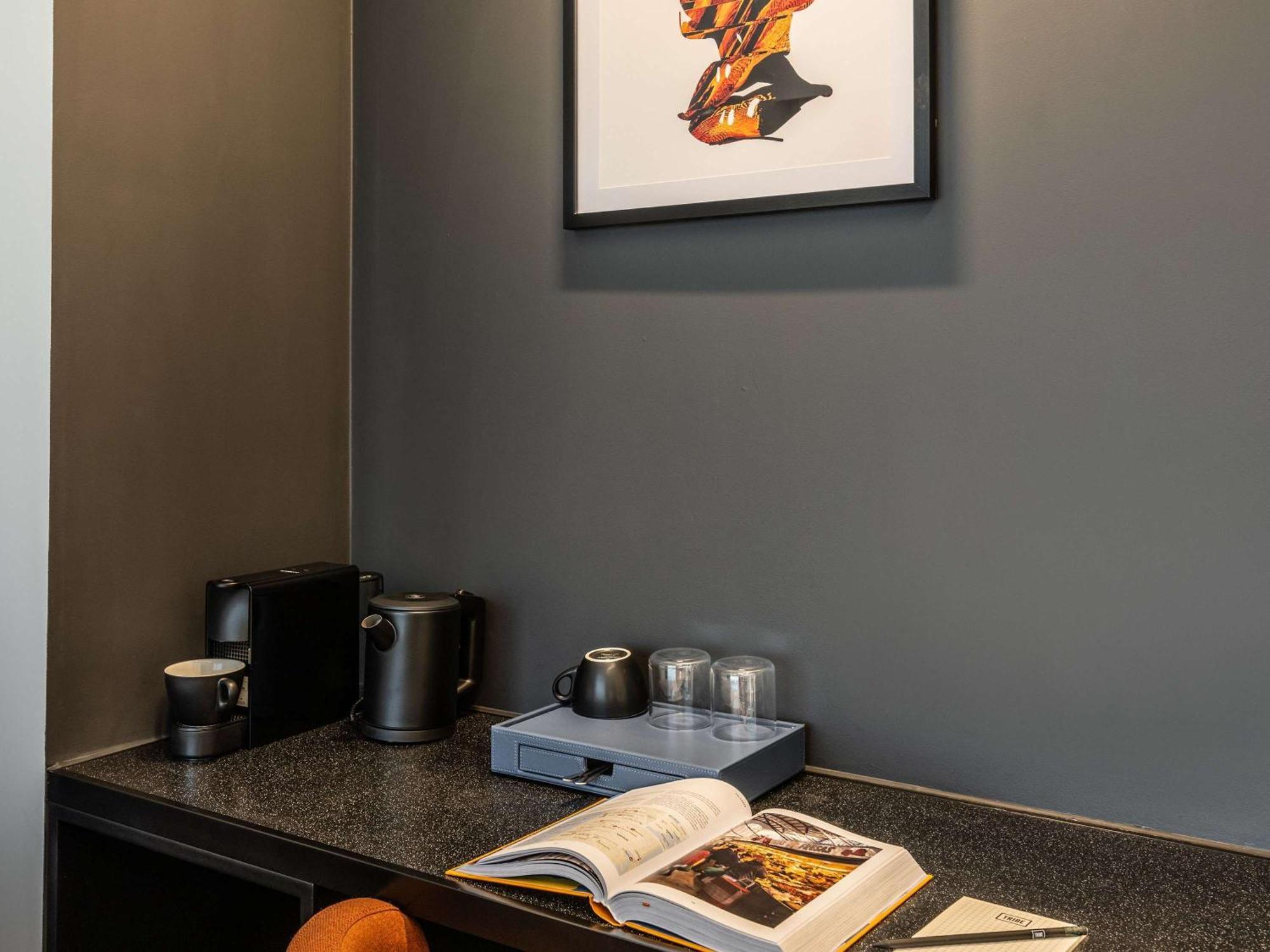 Tribe Manchester Airport By Accor Хейл Экстерьер фото