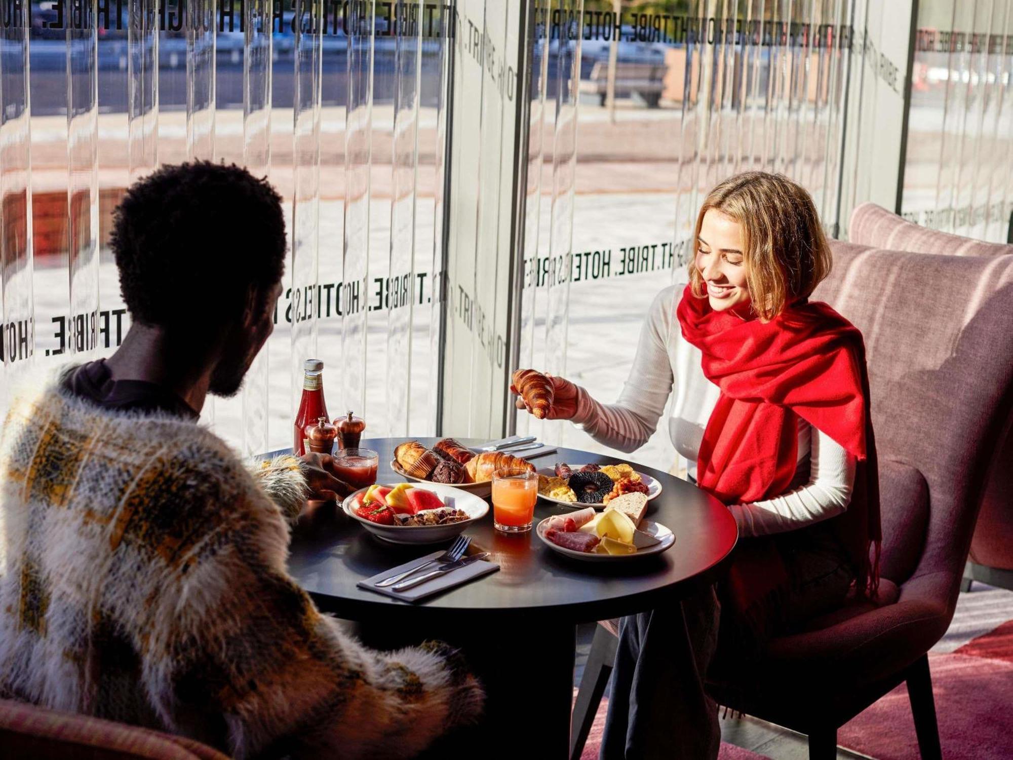 Tribe Manchester Airport By Accor Хейл Экстерьер фото